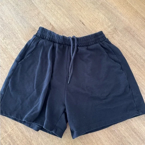 ✨2 for $35 ALL SHORTS!✨ Old Navy SoComfy Sweat Shorts -- 5-in inseam size Small - Picture 3 of 6